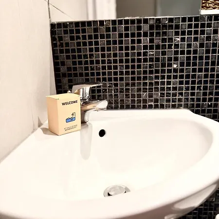 Lovely With Private Terrace In Prime Area Daire *