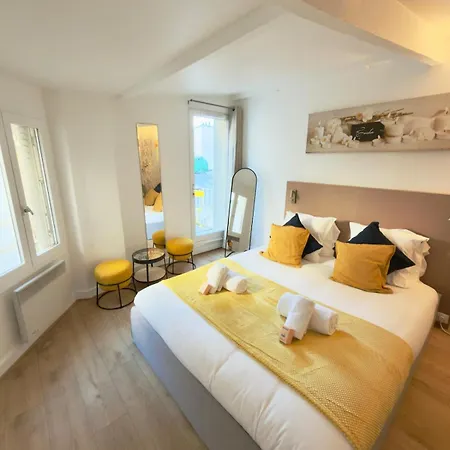 Lovely With Private Terrace In Prime Area Paris