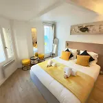 Lovely With Private Terrace In Prime Area Париж