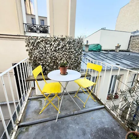Lovely With Private Terrace In Prime Area * פריז