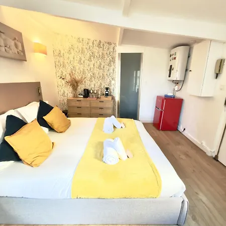 Lovely With Private Terrace In Prime Area *
