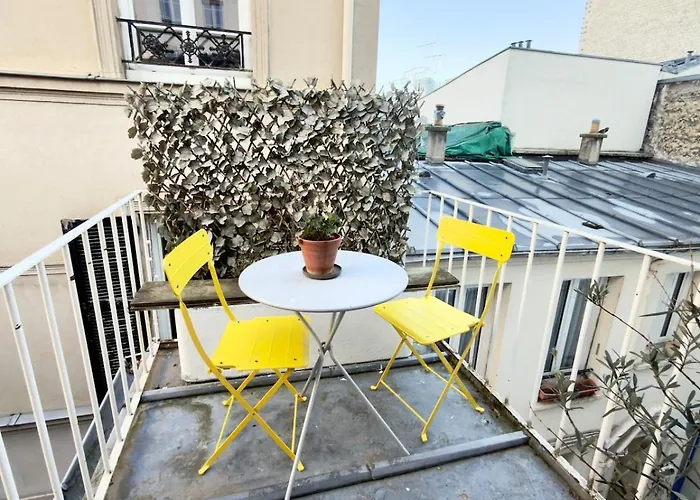 Lovely With Private Terrace In Prime Area * פריז