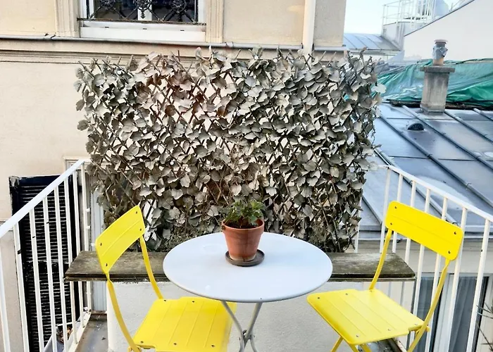 Lovely With Private Terrace In Prime Area דירה