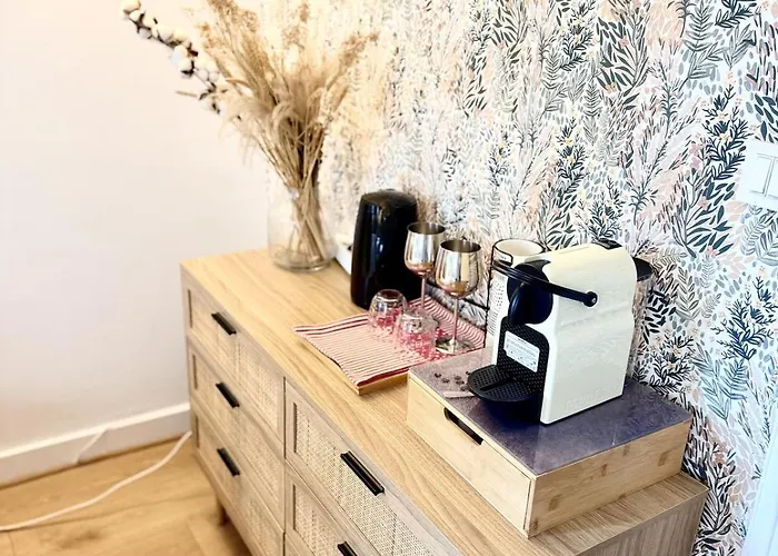 Lovely With Private Terrace In Prime Area דירה