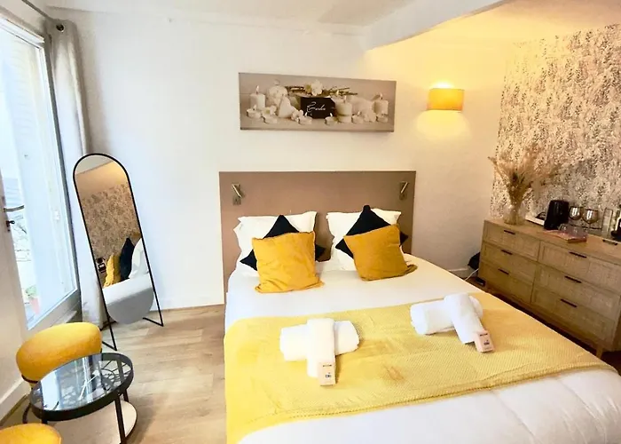 Lovely With Private Terrace In Prime Area