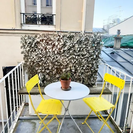 Lovely With Private Terrace In Prime Area Lejlighed