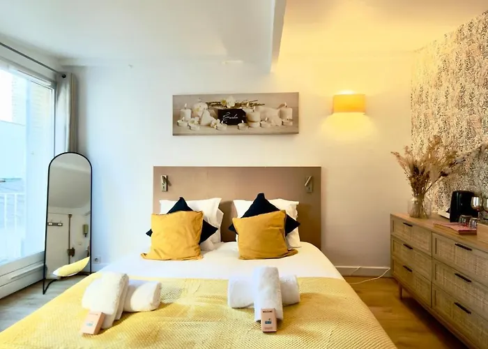 Lovely With Private Terrace In Prime Area *