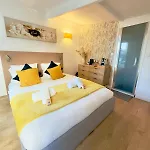 Lovely With Private Terrace In Prime Area Apartment